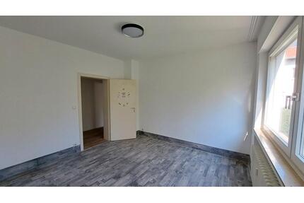 4-Zimmer- Wohnung(100 m2) mit Einbauküche und Vorgarten - Bonn Hardtberg