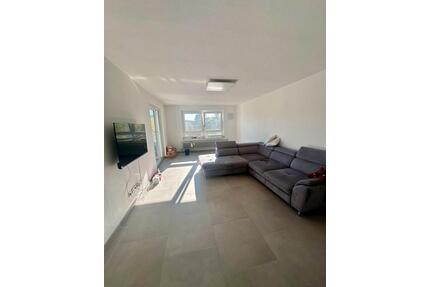 Top renovierte und lichtdurchflutete 2.5 Zimmer Wohnung Leonberg