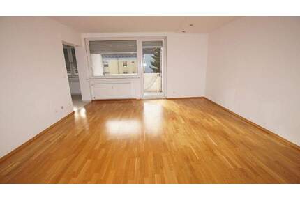 Sonnige 3 Zimmer-Wohnung mit Balkon - Straubing