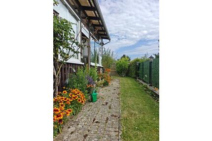 Ihr Rückzugsort am Wasser: Massiver Bungalow mit Kamin und Sauna - Sundhagen