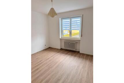 3-Zimmer-Wohnung 95m2 mit Kachelofen u. Balkon - Schonungen Forst
