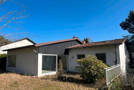 Freistehender Bungalow mit 2 Garagen in Hassel - Sankt Ingbert