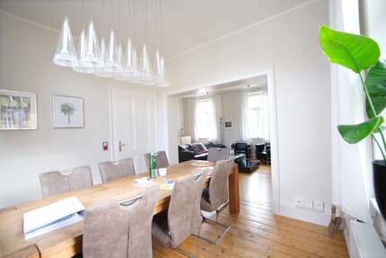Haus zum Kaufen in Hennef 755.000,00 € 217 m²