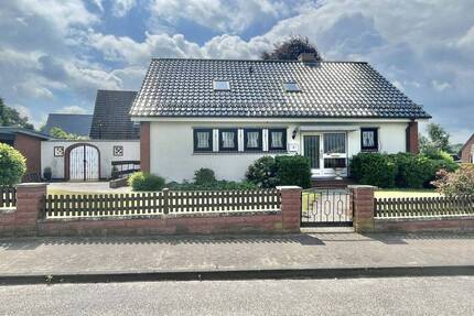Krummesse: Geräumiges Einfamilienhaus auf Eigenland in unmittelbarer Nähe zum Elbe Lübeck Kanal