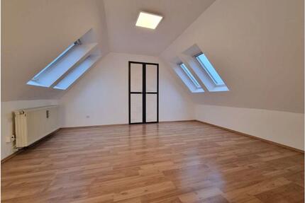 WG-geeignete 67 m²-Dachgeschoss Whg.+ Stellplatz in Fallersleben - Wolfsburg Ehmen