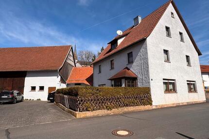 Großzügiges Wohnhaus mit Scheune, Stall, Garage & Hof - Schondra