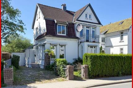 Zeitlose Eleganz -Städtisches Einfamilienhaus mit historischem Flair und kleiner Gartenoase - Schleswig