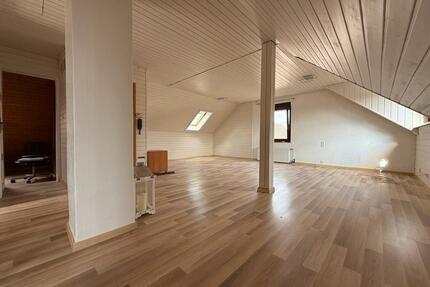 Helle 1-Zimmer-Dachgeschosswohnung mit separater Küche - Bietigheim-Bissingen