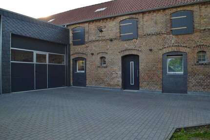Haus zum Kaufen in Zossen 390.000,00 € 248 m²