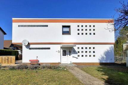 Zweifamilienhaus mit schönem Garten und Garagen in guter Lage - Darmstadt Arheilgen