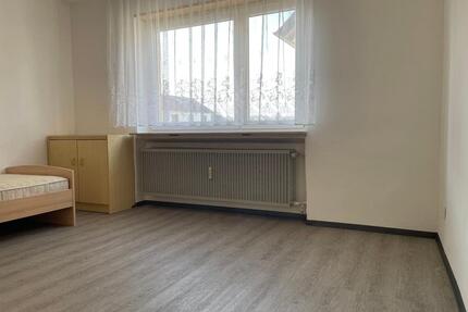 1ZKB, WG-Zimmer mit eigenem Tgl. Bad & Küche in ruhiger Lage - Waldbrunn