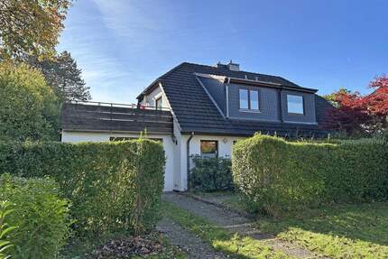 Doppelhaushälfte auf großem Grundstück - Hamburg Niendorf