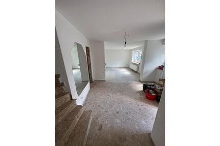 Moderne 4-Zimmer-Wohnung Haus mit Terrasse & Stellplatz in Elz