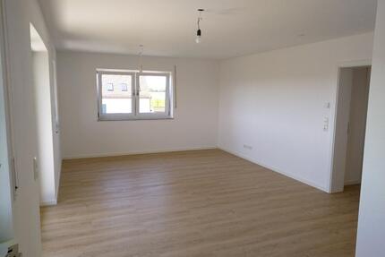 1 OG Wohnung Erstbezug - 877,00&nbsp;EUR Kaltmiete, ca.&nbsp; 77,00&nbsp;m&sup2; in Salgen (PLZ: 87775)
