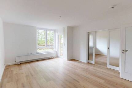 ** Für Familien: Vollständig renovierte 5-Zimmer-Wohnung mit TAGESLICHTBAD und TERRASSE in Roding! **