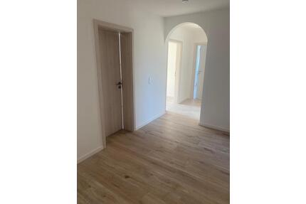 Mittelstetten 3-Zi-Garten-Whg + Balk. 1.140 € ab 1.7.26 o früher