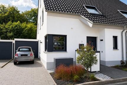 Moderne KfW55-Doppelhaushälfte - ca. 129 m² - Garage - Keller - Lünen Brambauer