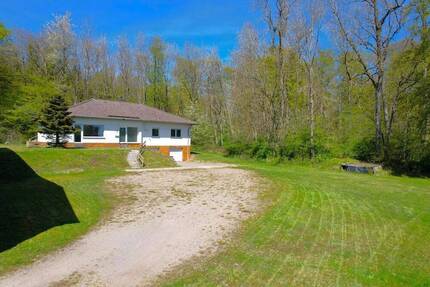 Ruhig gelegener, geräumiger Bungalow mit Souterrain und Doppelgarage in Feusdorf