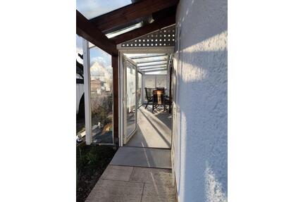 Seniorengerecht & ebenerdig: 2,5 Zi. mit teiloffenem Wintergarten in Backnang-Waldrems