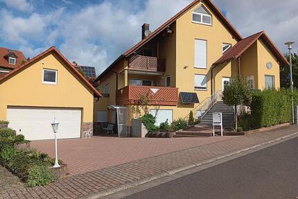 Großzügiges freistehendes Einfamilienhaus mit Einliegerwohnung - Waigolshausen