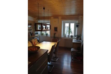 Etagenwohnung, 2 große Zimmer, Wohnküche, EBK, ruhig und zentral - Eggenfelden