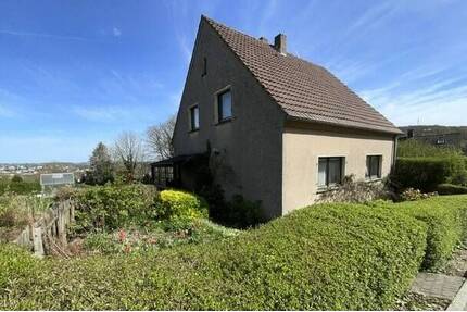 Modernisierungsbedürftiges Wohnhaus auf Erbbaugrundstück in Gevelsberg - attraktive Aussichtslage am Lindengraben
