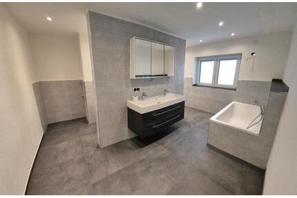 5-Zimmer Wohnung in Ursensollen: Erstbezug nach Kernsanierung