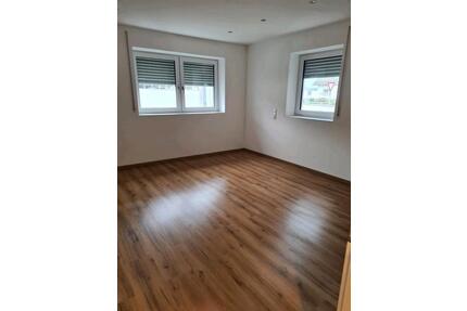 Schöne helle 3 Zimmerwohnung im OG - Mengkofen