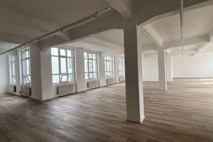 Haus zum Kaufen in Krefeld 2.099.000,00 € 687 m²