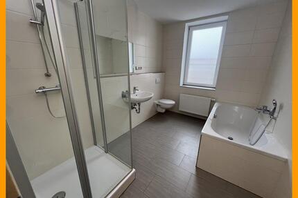 Moderne 3 Raum-Wohnung mit stylischem Bad mit Fenster, Dusche und Wanne. - Gera