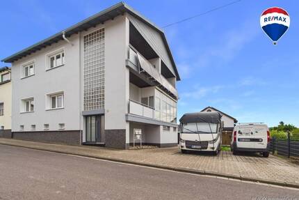 Charmantes, großzügiges und gepflegtes Mehrfamilienhaus mit 3 Garagen, Garten und Pool - Saarbrücken / Dudweiler