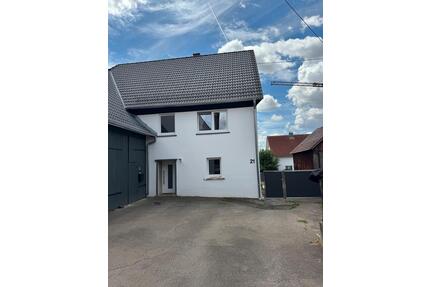 Einfamilienhaus mit Scheune - 415.000,00&nbsp;EUR Kaufpreis, ca.&nbsp; 100,00&nbsp;m&sup2; in Starzach (PLZ: 72181)