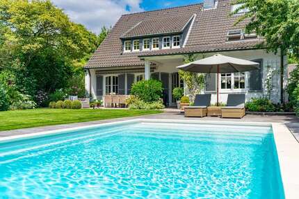 Haus zum Kaufen in Meerbusch 2.450.000,00 € 340 m²