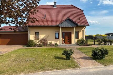 Einfamilienhaus mit Doppelgarage in Casekow zu verkaufen