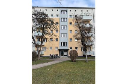 Große 1-Zimmer Wohnung mit Balkon, zentrale Lage, Nähe Uni - Augsburg Haunstetten-Siebenbrunn