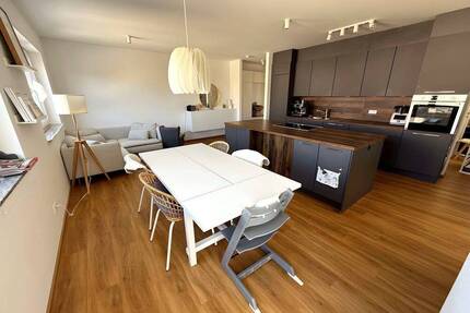 Geschmackvolle, neuwertige 4,5-Raum-Wohnung mit geh. Innenausstattung mit Balkon und EBK - Zimmern ob Rottweil Stetten