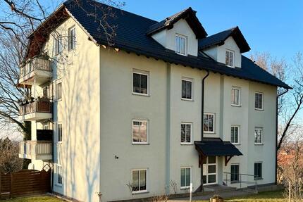 Attraktive 2-Raum-Dachgeschosswohnung mit Balkon und traumhaftem Blick in ruhiger Lage am Stadtpark - Weißenfels