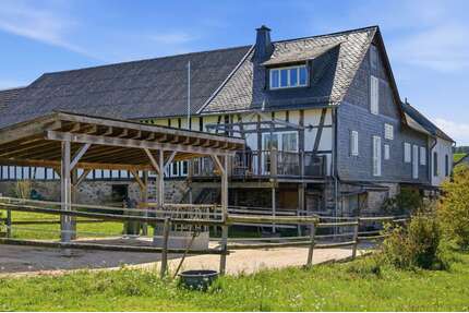 Haus zum Kaufen in Eisighofen 330.000,00 € 192 m²