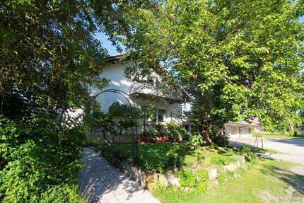 Vielseitiges Nutzungskonzept: Ensemble mit Wohnhaus, Werkhalle und Photovoltaik - Wohnen, Arbeiten & Vermieten in Hüfingen!