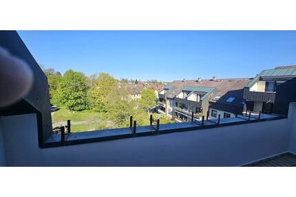 Moderne 3-Zimmer-Wohnung mit Loggia, hochwertigem Parkett & Top-Lage direkt am Campus - Bayreuth Birken