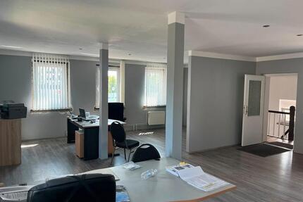 Haus 170m&Lagerhallen 390m - 485.000,00&nbsp;EUR Kaufpreis, ca.&nbsp; 170,00&nbsp;m&sup2; in Markranstädt (PLZ: 04420)