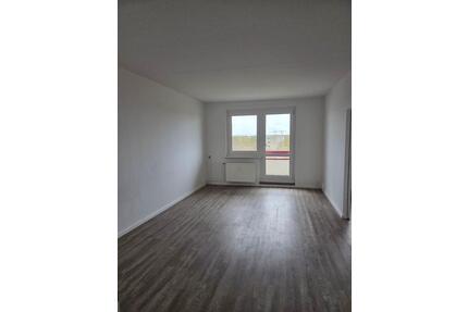 große 3-Raumwohnung mit Balkon - 390,00&nbsp;EUR Kaltmiete, ca.&nbsp; 70,38&nbsp;m&sup2; in Halle (Saale) (PLZ: 06124) Halle-Neustadt