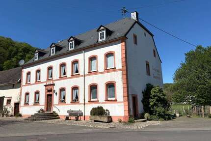 Haus zum Kaufen in Sinspelt 0,00 € 677 m²