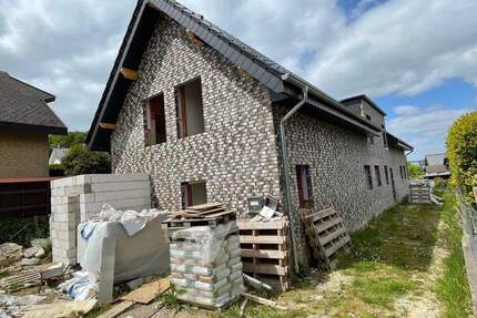 Doppelhaus im Rohbau - 220.000,00&nbsp;EUR Kaufpreis, ca.&nbsp; 256,00&nbsp;m&sup2;&nbsp;Wohnfl&auml;che in Bad Salzuflen (PLZ: 32108) Wüsten