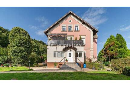 Lichtdurchflutete 2-Zimmer-Wohnung mit Wintergarten, Garage und Garten in Kelheim