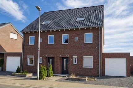 Modernes Doppelhaus in 41812 Erkelenz – Attraktive Kapitalanlage