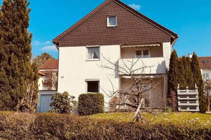 Große Chance in Aalen-Grauleshof: Zweifamilienhaus mit großem Garten