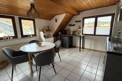 Helle 4 Zimmer Wohnung mit Einbauküche in Kernort Hellenthal