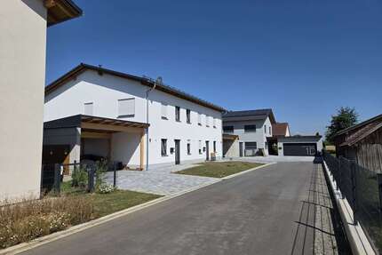 Haus zum Mieten in Wallersdorf 1.350,00 € 147 m²