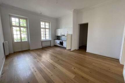 Frei! Schöne 2-ZKB-Wohnung mit Balkon + Pkw-Stellplatz - Berlin Buch